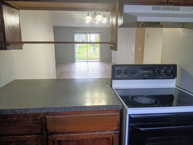 Building Photo - Grove Park Condo