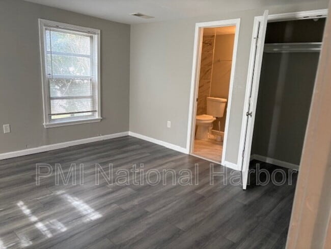 Building Photo - 1235 Chaplin St SE