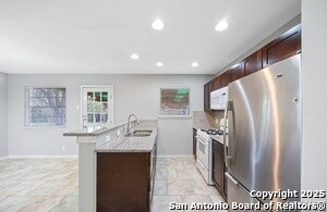 Building Photo - 205 Royal Dr