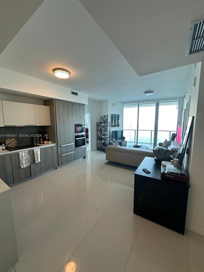 Building Photo - 2900 NE 7th Ave