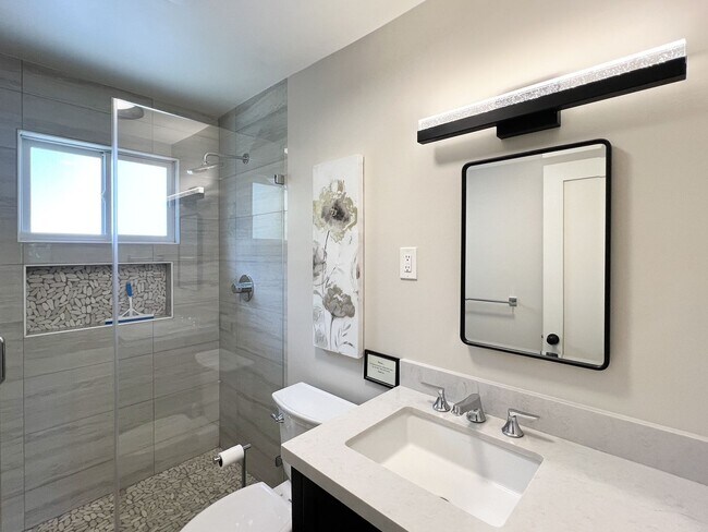 Building Photo - Beautiful Single-Level Home Located in the...