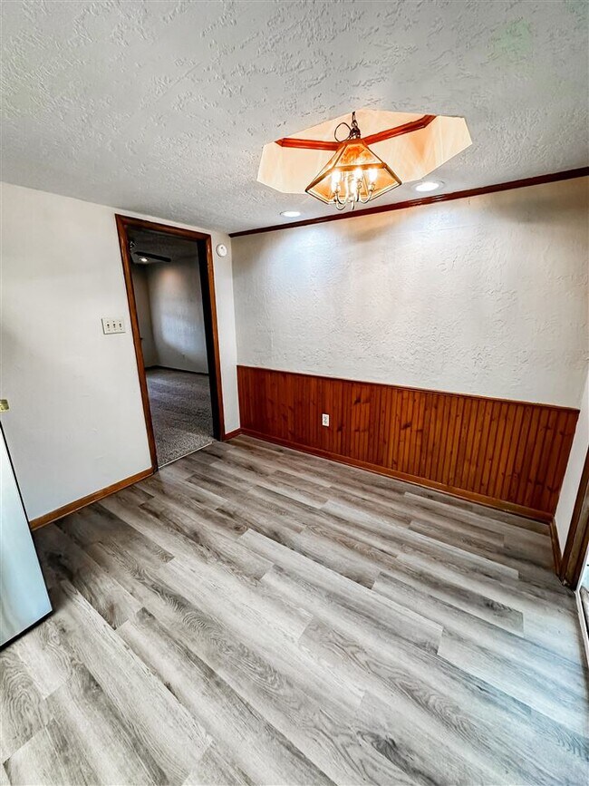 Building Photo - 6910 SW Forest Ave