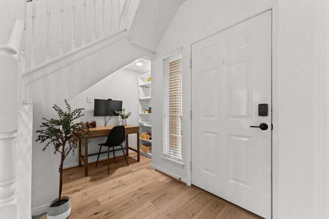 Building Photo - 7 S Avonlea Cir