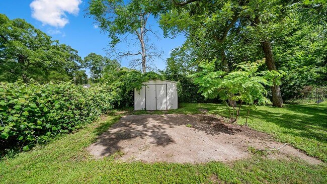 Building Photo - 1164 3 Rd St