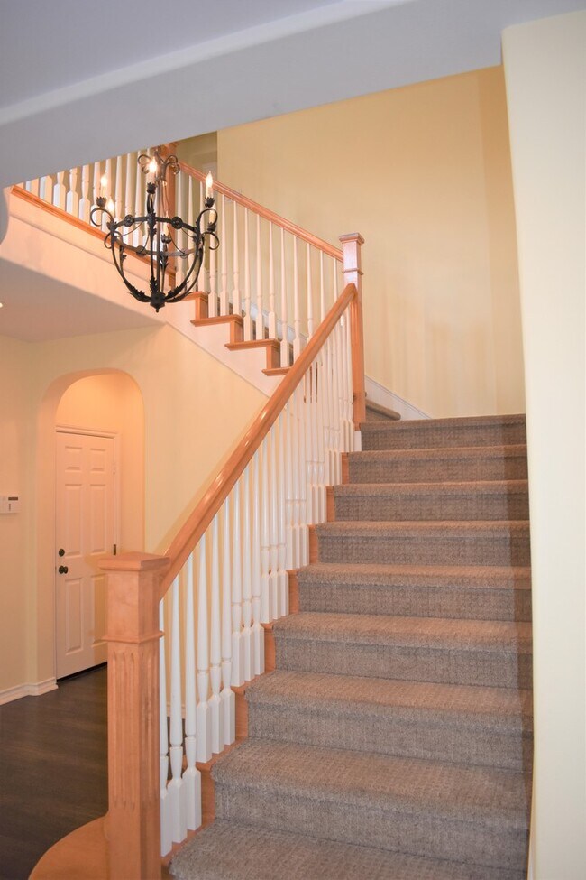 Building Photo - Beautiful 5 bedroom, 5 bath home in Desirable North Park Irvine