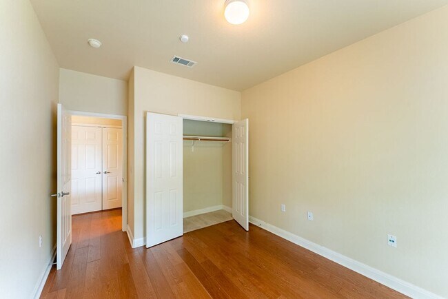 Building Photo - Gorgeous 2 Bedrooms /2.5 Bathrooms + Flex Space Home Near South Austin!!!