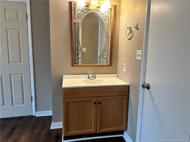 Building Photo - 1542 Londonderry Pl