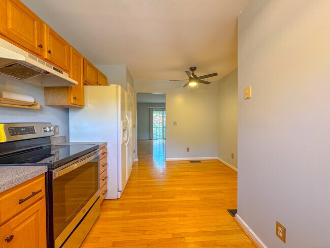 Building Photo - 19 Hawthorne Dr