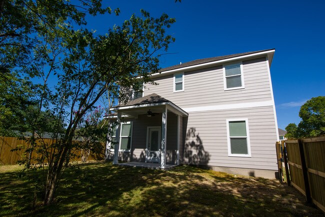 Building Photo - 1008 Dominik Dr