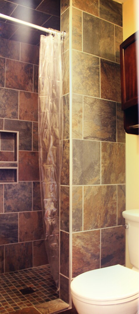 Building Photo - 155 Maple St