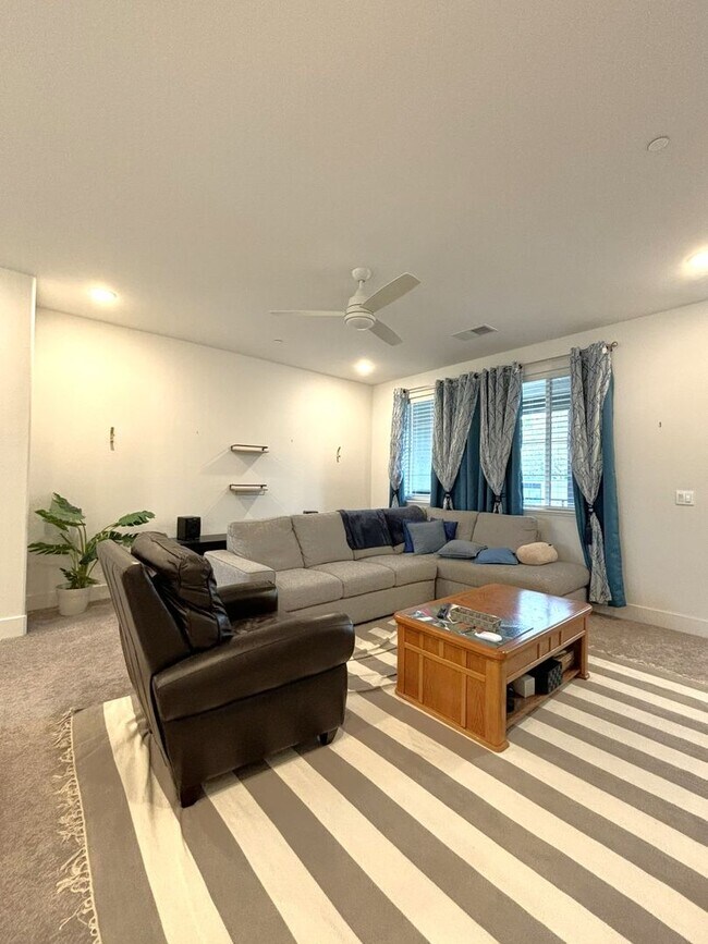 Building Photo - 412 Arc Ct