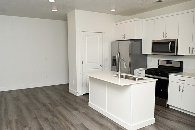 Building Photo - 460 W 15 S