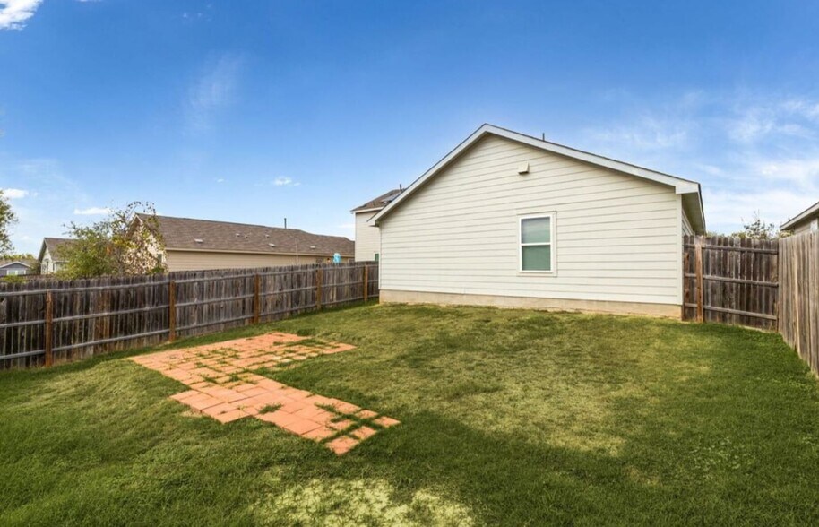 Building Photo - 5910 Lady Ln