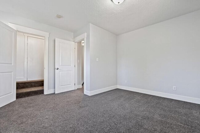 Building Photo - 3718 Custer Dr