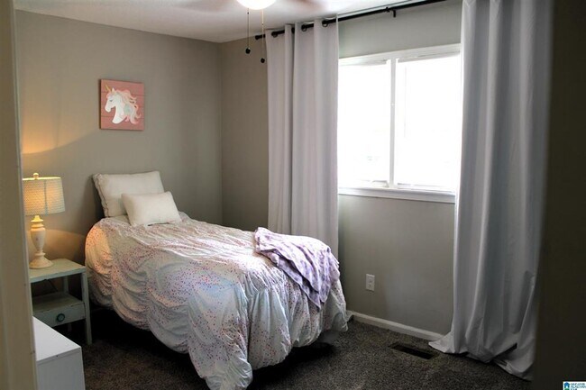 Building Photo - 4 bed, 2 bath in Alabaster
