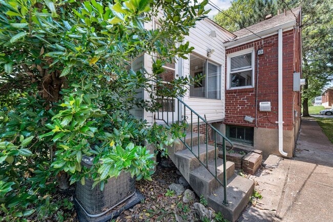 Building Photo - 3412 Lawn Ave