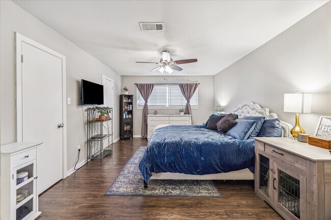 Building Photo - 5811 Spruce Forest Dr
