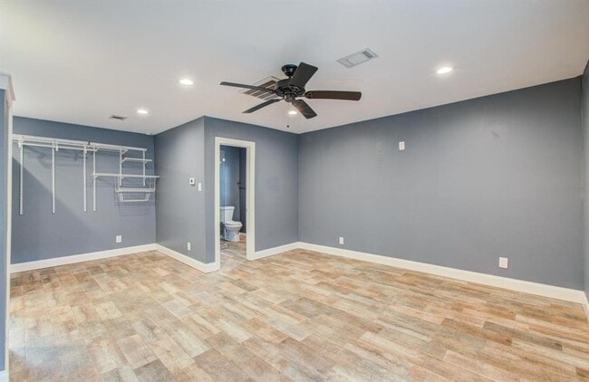 Building Photo - 724 River Plantation Dr