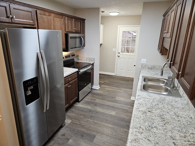 Building Photo - 101 Edgewood Dr