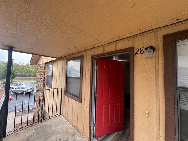 Primary Photo - 723 N Vinita Ave