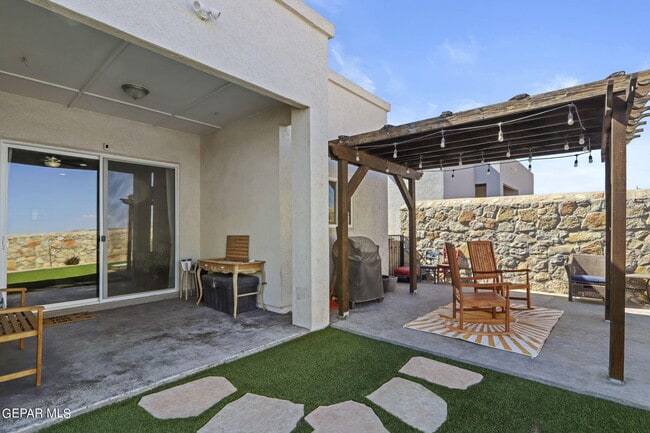 Building Photo - 2332 Tierra Delmonte Dr