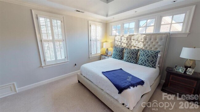 Building Photo - 1141 Dilworth Crescent Row