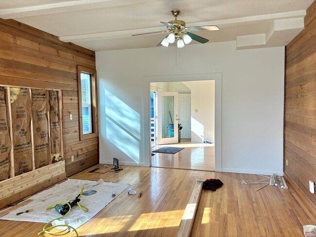 Building Photo - Charming Home in the Conveniently Located Southgate Neighborhood, Character-Rich Trims and Fully ...