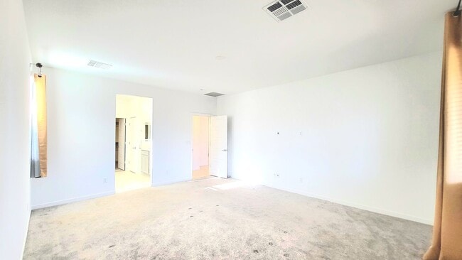Building Photo - 5991 E Trevano Ave