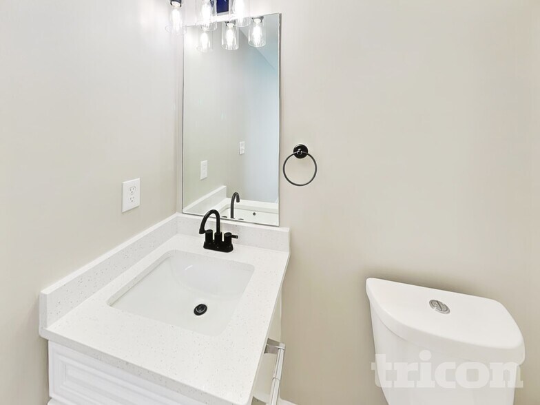 Building Photo - 295 Oak Meadows Dr