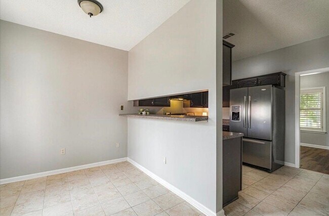 Building Photo - 772 Breeze Way