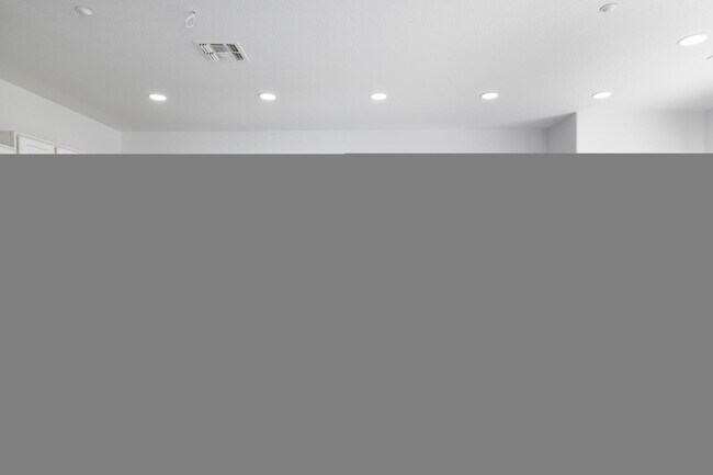 Building Photo - 7500 E Deer Valley Rd