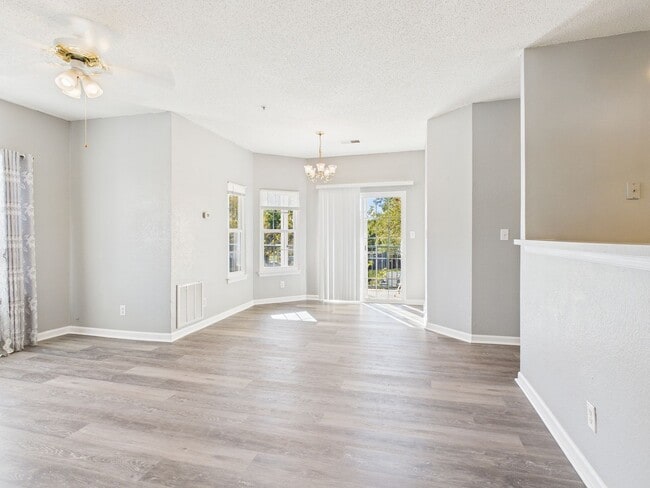 Building Photo - 801 Brassie Ln