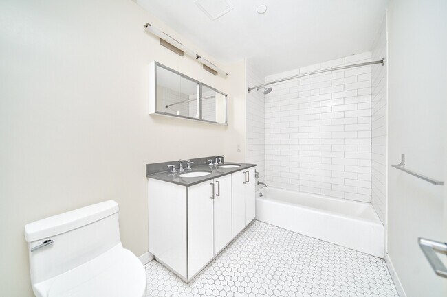 Building Photo - Gorgeous Two Bedroom with Floor to Ceiling Windows