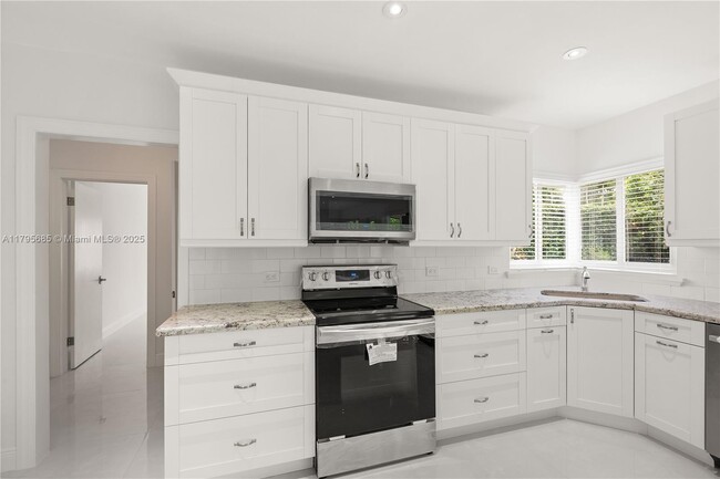 Building Photo - 439 Bargello Ave