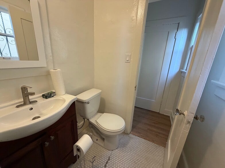 Building Photo - 1939 W Washington Blvd