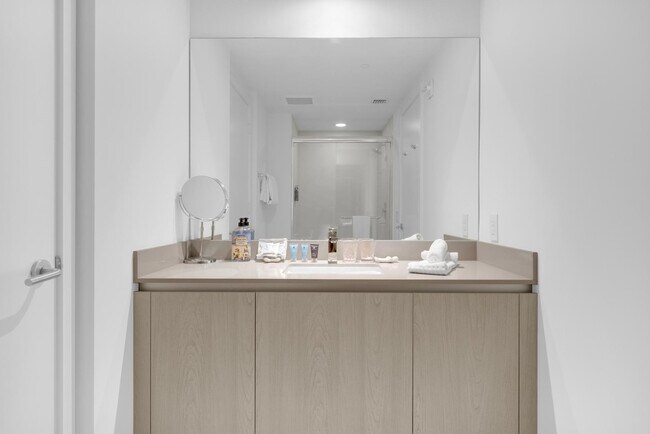 Building Photo - 4011 S Ocean Dr