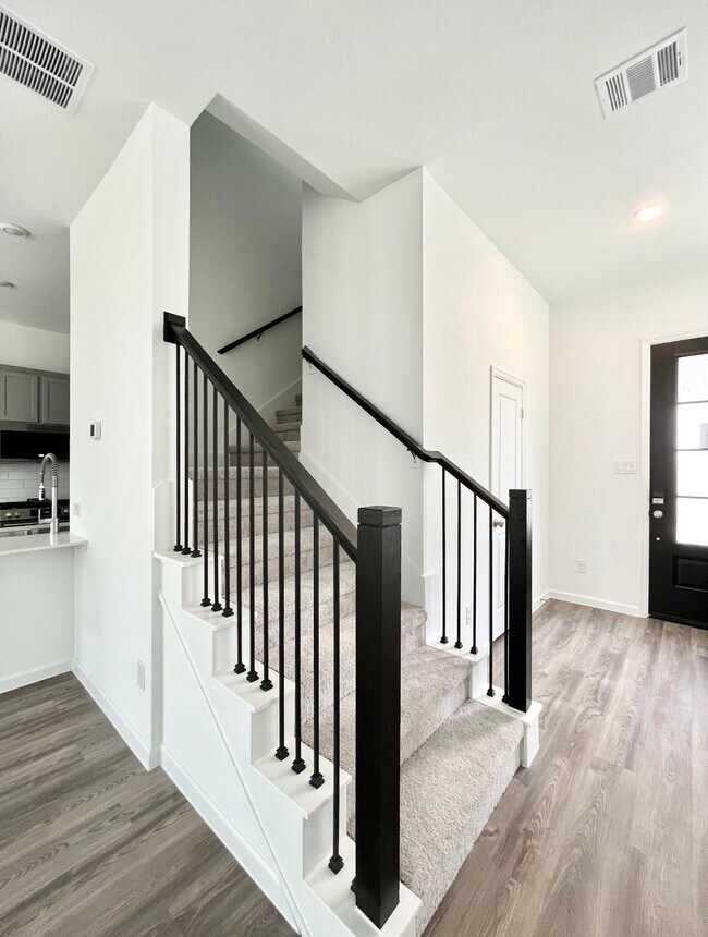 Building Photo - 5422 Holly Hvn Ct