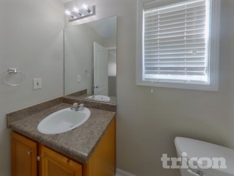 Building Photo - 374 Madison Ave