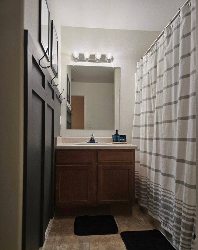 Building Photo - 2465 Theresea Ln