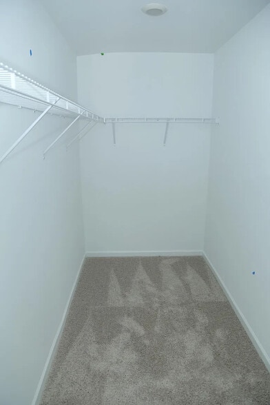 Building Photo - Room in Townhome on Thornton Dr