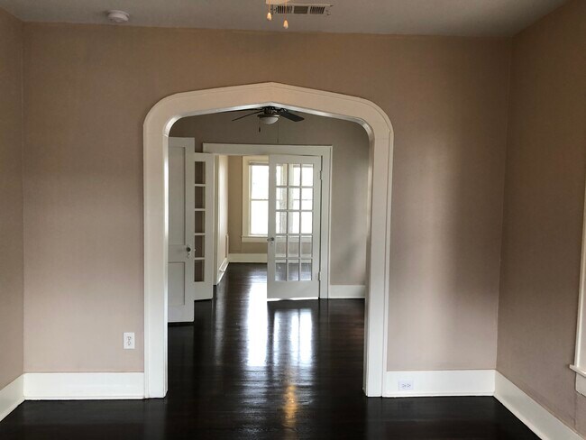 Building Photo - 1115 S Jennings Ave