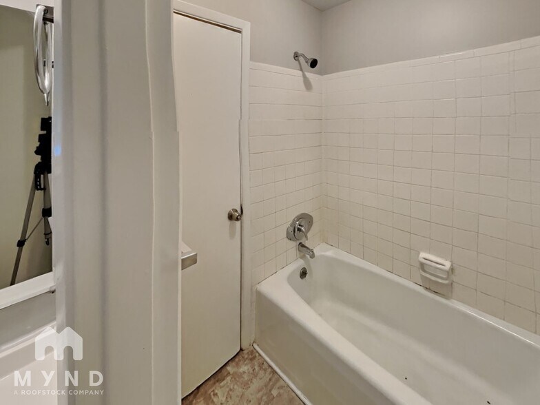 Building Photo - 39 Springside Dr SE
