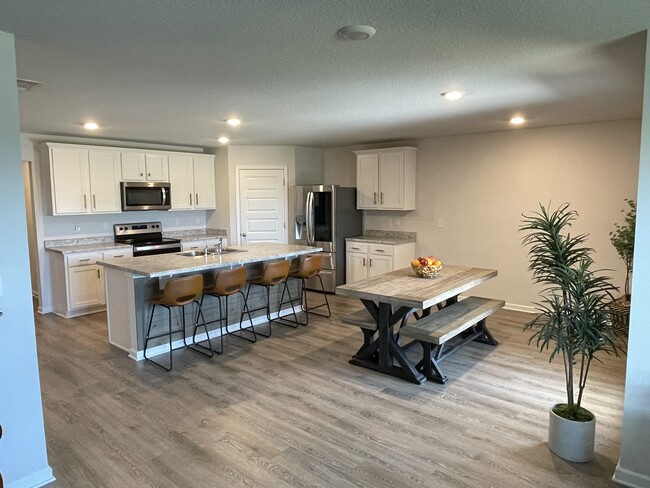 Building Photo - 5240 Peach Dr