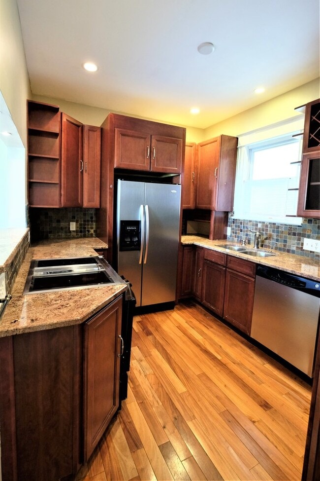 Building Photo - Linden Hills | 4127