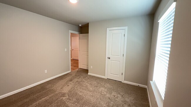 Building Photo - Start your year off right in this beautiful 4bed/2bath new construction home!
