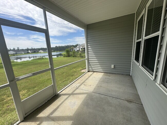 Building Photo - Three Bedroom Home with Large Loft in Heartstone Lakes!