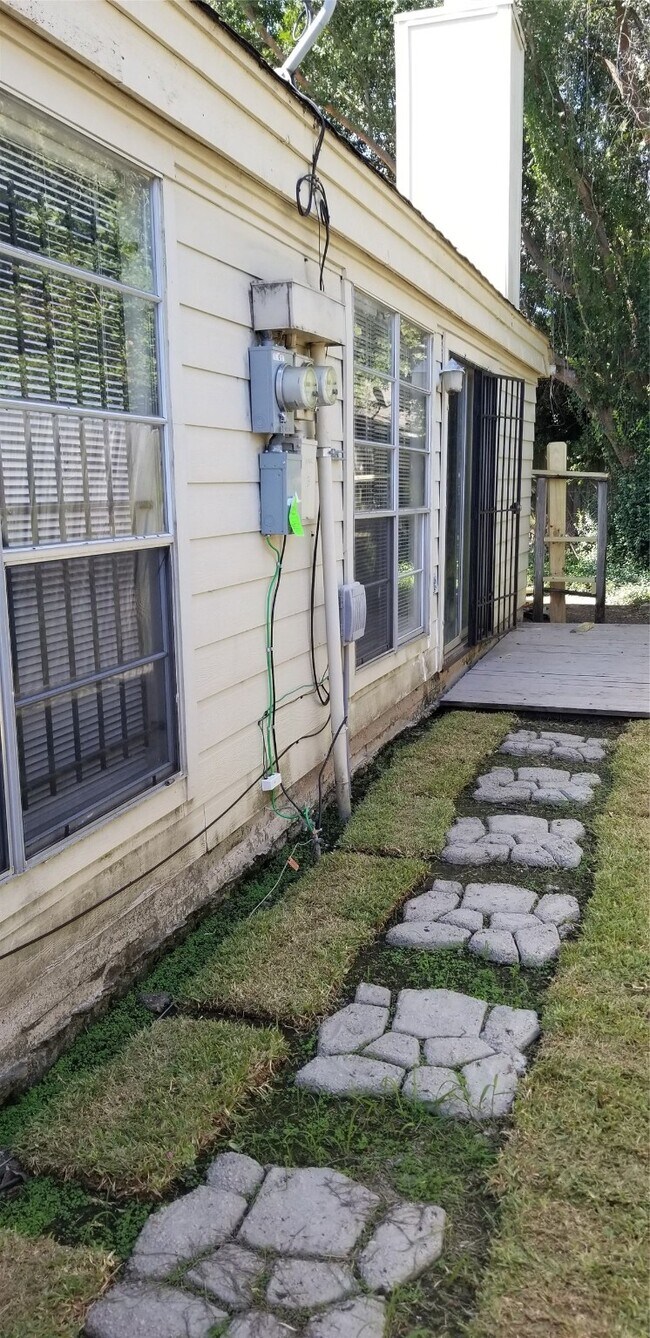 Building Photo - 10822 Lynbrook Dr