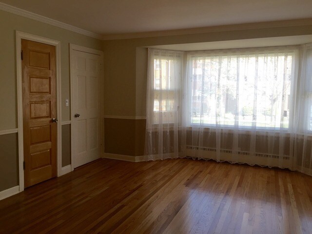 Sitting room - 5042 N Mango Ave