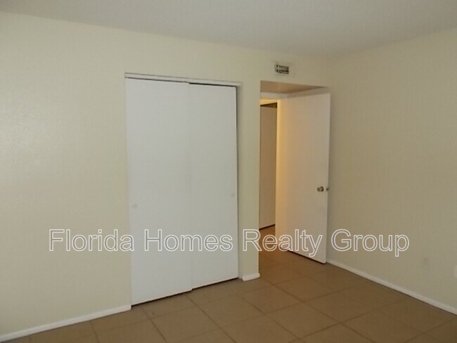 Building Photo - 2905 Winkler Ave
