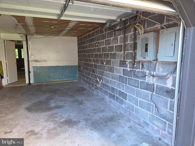 Building Photo - 13093 Blakeslee Dr